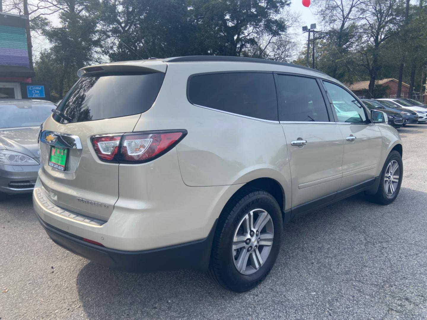 2015 GOLD CHEVROLET TRAVERSE LT (1GNKRGKDXFJ) with an 3.6L engine, Automatic transmission, located at 5103 Dorchester Rd., Charleston, SC, 29418-5607, (843) 767-1122, 36.245171, -115.228050 - Photo#6